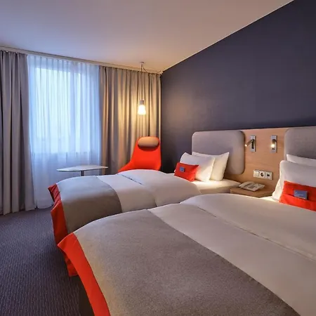 Express By Ihg Hotel 3*